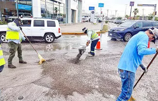 Las recientes lluvias han incrementado la aparición de baches y, con ello, la demanda de reparaciones