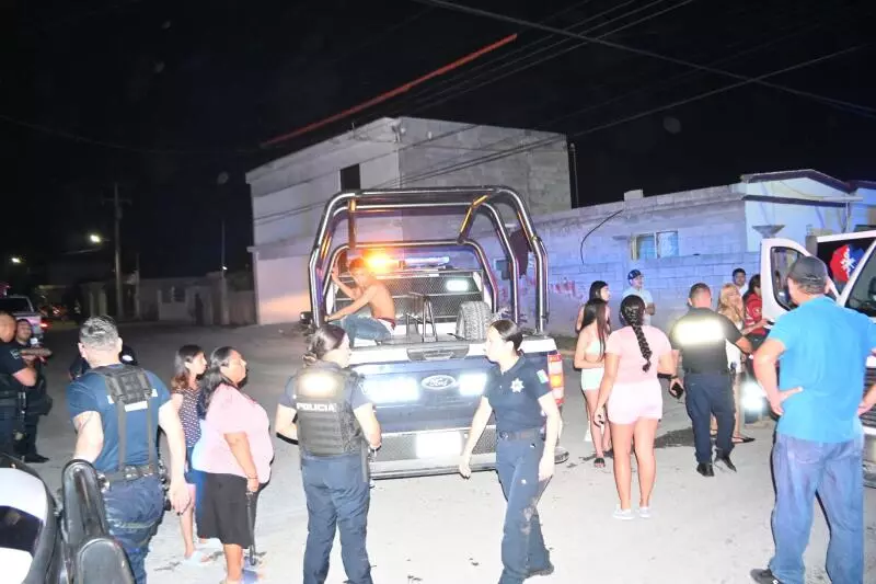 El lesionado, identificado como Diego Alejandro Garza Valdez de 19 años de edad vecino de la colonia Pípila