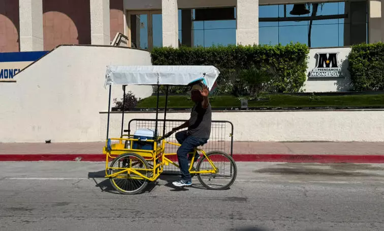 El taquero que transita las calles Zaragoza, Abasolo, Hidalgo y Carranza, ofreciendo tacos de harina.