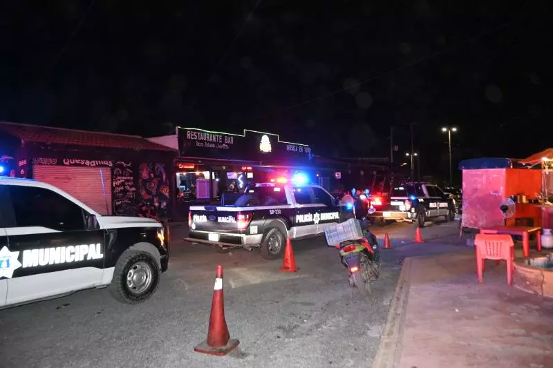 Detalló que varias patrullas acudieron al lugar; sin embargo, cuando los oficiales llegaron, los clientes ya se encontraban retirándose del establecimiento