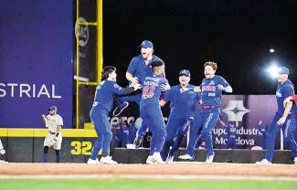 Acereros vino de atrás en la novena para dejar tendido a Dorados y de paso saltar al tercer puesto, gracias a las derrotas de Sultanes y Charros