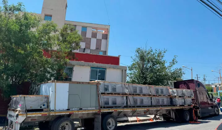De acuerdo con el personal de la compañía que entregó los equipos, se trabajará en la instalación de los mismos para climatizar las diferentes áreas del Hospital durante esta misma semana y las subsecuentes.