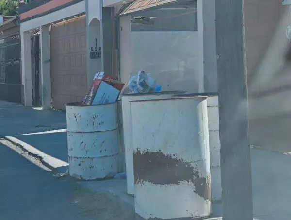 Detalló que, en condiciones normales, el municipio recolecta alrededor de 220 toneladas de basura al día; sin embargo, durante estos periodos la cifra puede elevarse a entre 235 y 240 toneladas diarias.