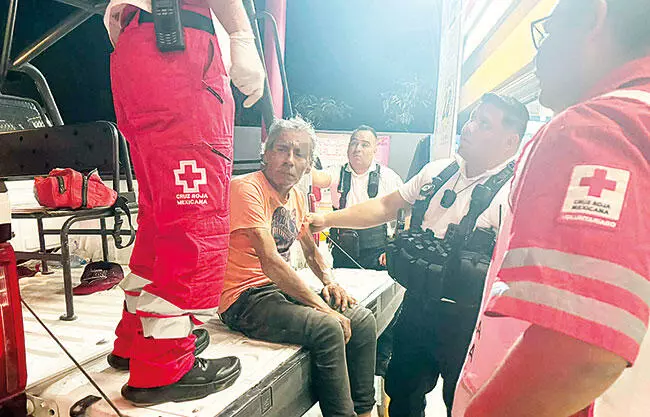 Un hombre de 65 años, conocido entre vecinos como ‘El Roger’, terminó con golpes y una herida en el rostro luego de sufrir una aparatosa caída.