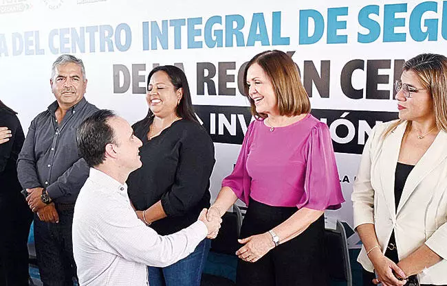 Presente Sari Pérez en la entrega del Centro Integral de Seguridad
