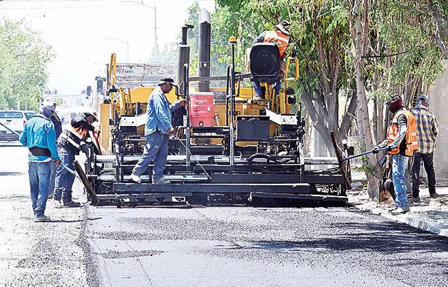 Supervisa Sari Pérez avance de recarpeteo