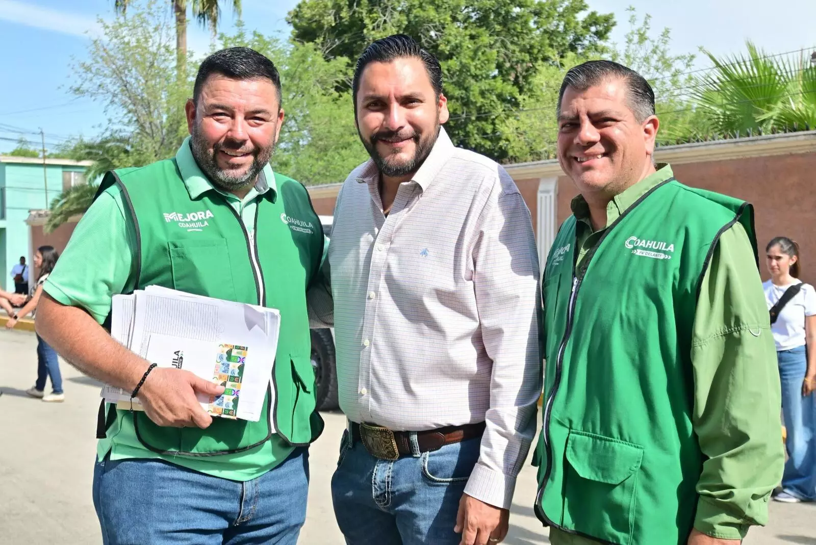El Ayuntamiento de Monclova hizo entrega de las obras de pavimentación de dos calles en la colonia Del Río, atendiendo una petición que los vecinos