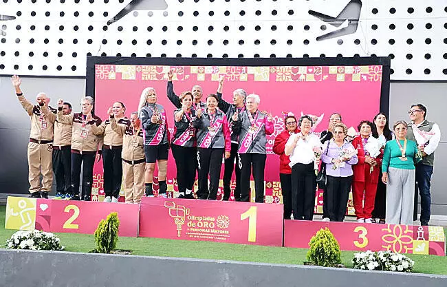 Conquistan ‘abuelos’ primer lugar nacional