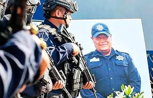Reitera Manolo Jiménez apoyo a familia de oficial fallecido