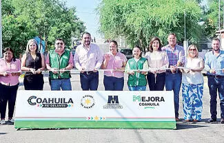 El alcalde Carlos Fernando Villarreal Pérez entregó la obra de pavimentación de la calle Abayes, en la colonia 21 de Marzo.