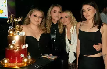 Angélica Rivera festeja sus 57 años consentida por sus hijas Sofía, Fernanda y Regina, quienes compartieron fotos y amorosos mensajes.