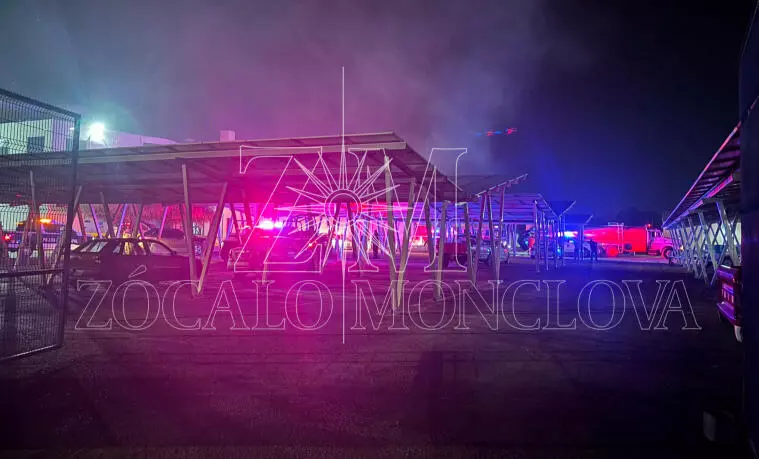 De manera preliminar, se presumió que un corto circuito habría provocado el fuego.