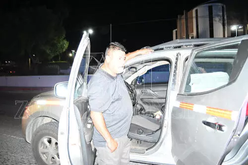 La mujer le exigió detenerse, tomó las llaves de la camioneta y se fue del lugar dejando al hombre varado en el bulevar Pape.  
