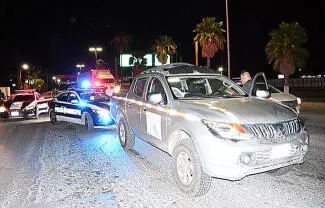 La mujer le quitó las llaves de su camioneta y lo dejó obstruyendo la vialidad