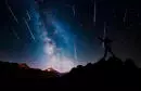 El espectáculo de las Perseidas iluminará el cielo nocturno con hasta 100 meteoros por hora, coincidiendo con un evento solar histórico.