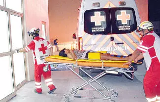 Una joven permanece hospitalizada y bajo vigilancia médica luego de sufrir graves lesiones al ser atropellada.