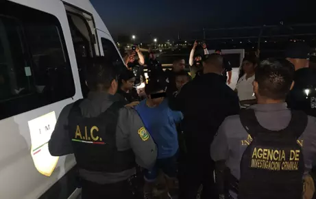 Elementos de la Agencia de Investigación Criminal (AIC) de la Fiscalía General del Estado de Coahuila pusieron a la mujer a disposición del Instituto Nacional de Migración (INM) para su deportación controlada.