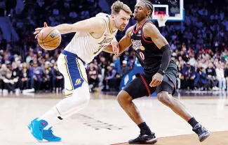 El ex director ejecutivo de Disney, Bob Iger, y el fundador de Thrive Capital, Josh Kushner, comprarán a los Lakers por más de 12 mil mdd. 