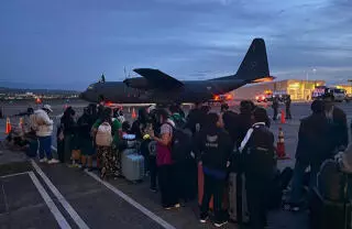 El grupo de personas mexicanas aterrizó a las 00:30 horas en la Base Aérea Militar de Santa Lucía, Estado de México