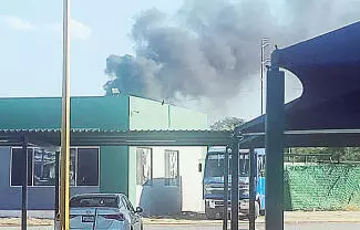 Los bomberos sofocaron el incendio y efectuaron maniobras de enfriamiento para eliminar cualquier riesgo