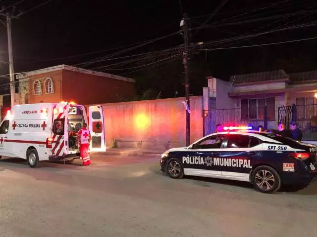 La madre del adolescente se negó al traslado en la ambulancia y aseguró que ella misma se encargaría de llevarlo por sus propios medios a recibir atención médica.