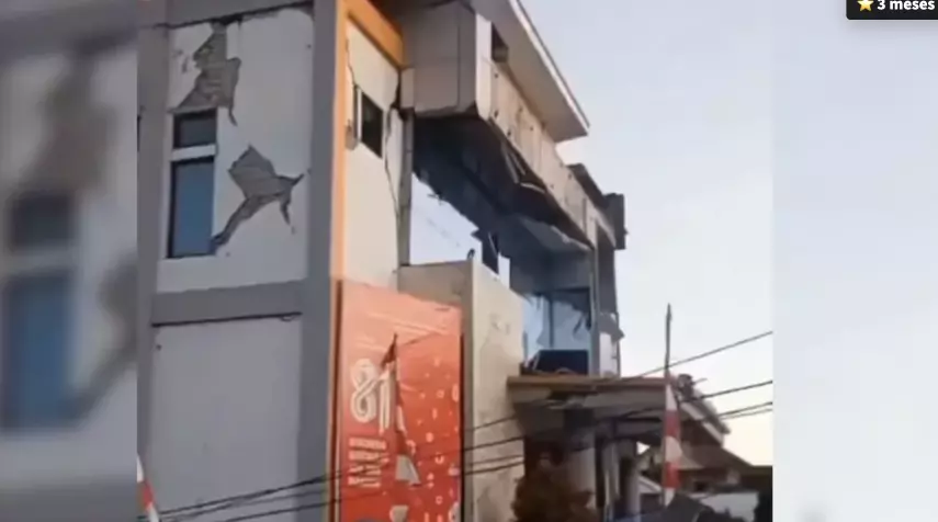 El potente sismo fue seguido por dos fuertes réplicas en la misma zona. La agencia meteorológica indonesia alertó a la población por riesgos de ts