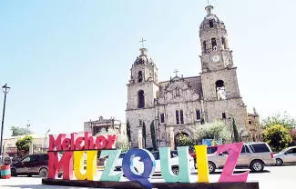 El padre Hermenegildo Villalpando Gómez, de la Parroquia de Santa Rosa de Lima, dio a conocer el programa de actividades que se desarrollarán con mo