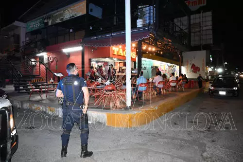 La pareja fue a comer tacos, pero algo salió mal y comenzaron los fuertes reclamos.