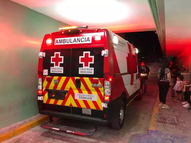 El percance se registró minutos antes de las 4:00 horas sobre la calle Jacarandas
