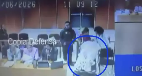 El sujeto, quien enfrenta un proceso penal, fue trasladado en camilla y acompañado por una enfermera al Juzgado de Control del Distrito de Jalacingo, en Veracruz.