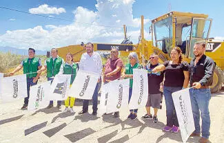 Con una inversión de 1.5 millones de pesos, el Gobierno Municipal inició los trabajos de pavimentación de la calle Alberto Stone.
