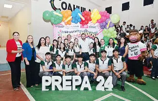 Junto a directivos del plantel, reafirma el compromiso con la educación y el desarrollo de las nuevas generaciones de monclovenses