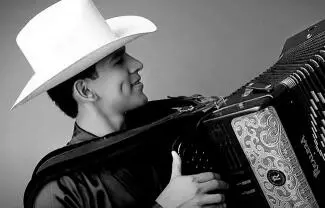 A través de plataformas digitales como Spotify y YouTube puedes consultar la discografía de Germán Medina