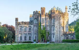 El fundador de Meta desembolsó hasta 30 millones de euros por un lujoso castillo neogótico en Irlanda, país donde la empresa tiene su sede europea