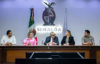 Antes de este encuentro, le tomó protesta a Yeraldine Bonilla para que se reincorporara a la Secretaría General de Gobierno