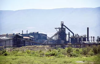 La segunda subasta de Altos Hornos de México, programada para el 25 de septiembre, enfrenta obstáculos legales críticos.