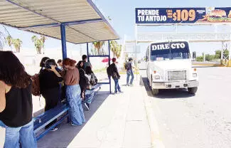 El regreso a las aulas de universitarios así como de estudiantes de bachillerato, elevó la movilidad y demanda de servicio del transporte.