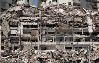 Estados Unidos entregó a Venezuela veinte máquinas pesadas para redoblar esfuerzos de recolección de los escombros dejados por los terremotos