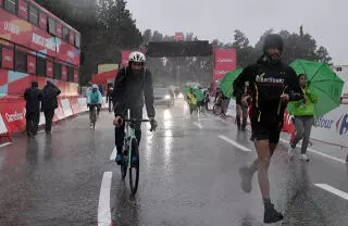 Una fuerte tormenta de granizo obligó a cancelar este lunes la tercera etapa de la Vuelta a España