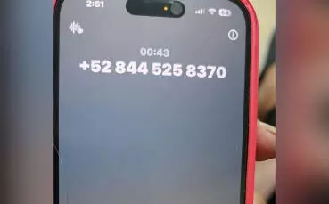 En el caso de una usuaria que prefirió omitir sus generales, le llamaban de un banco en el que ni siquiera es cuentahabiente, motivo por el que colgó la llamada, eliminó y bloqueó el número 844 525 83 70.
