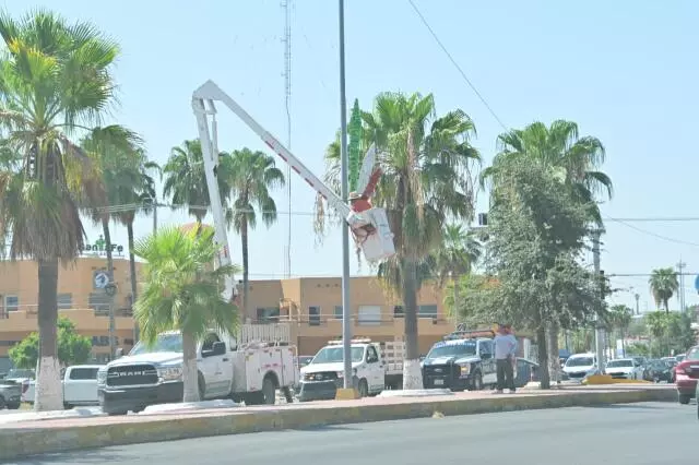 La zona Centro y el edificio de la Presidencia Municipal también lucirán las decoraciones patrias.