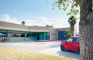 Con un golpe en la cabeza y una lesión visible en la frente, una mujer de 64 años fue ingresada a la sala de Urgencias del IMSS.