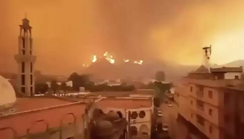 Ante la rápida propagación de las llamas, equipos de Protección Civil desplegaron un amplio operativo para contener los incendios.  