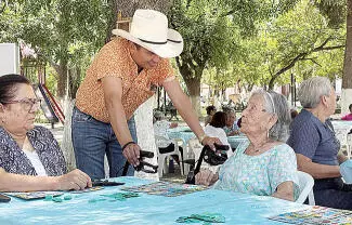 La presidenta honoraria del DIF, Esmeralda Flores y el alcalde Fernando Juárez compartieron momentos de alegría con las y los asistentes