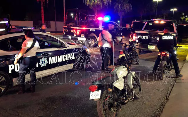 Elementos de la Policía Municipal y agentes de Tránsito detectaron a los motociclistas cuando se desplazaban por distintos puntos de la ciudad sin respetar los señalamientos viales, entre ellos luces rojas de los semáforos y altos obligatorios.