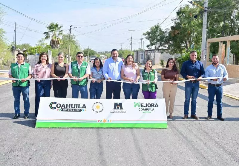 La obra consistió en 400 metros lineales de pavimentación asfáltica, con un ancho de 10 metros, lo que equivale a 4 mil metros cuadrados pavimentados.