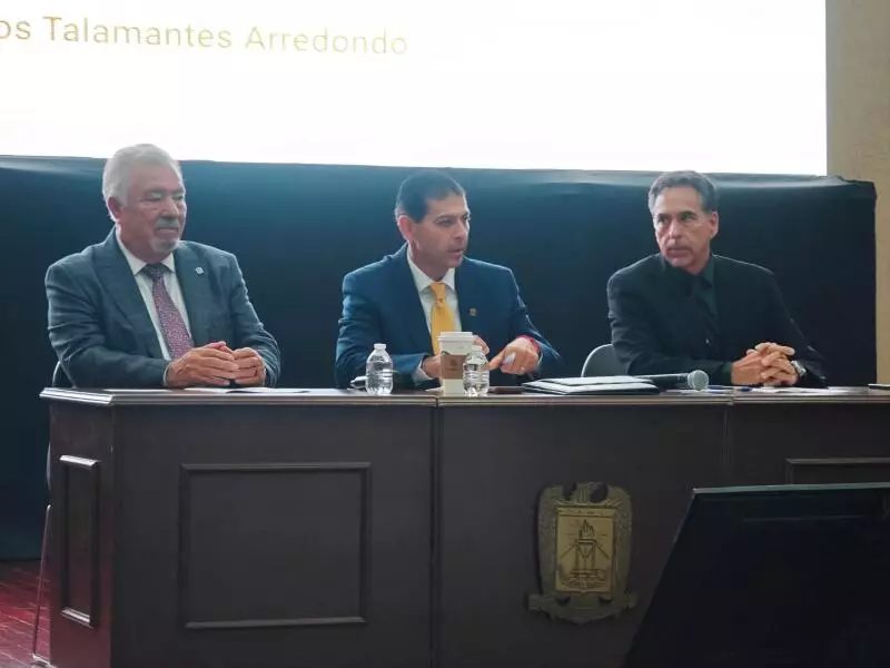 Informó que durante su gestión se abrieron nuevas carreras en municipios como Piedras Negras, Nueva Rosita, Progreso y Villa Unión, ampliando las oportunidades de educación superior para jóvenes de distintas regiones.