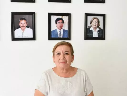 La profesora mencionó que este 31 de agosto concluirá su ciclo como directora del plantel, pero no su historia en la escuela, pues continuará frente a grupo como docente, después de casi 42 años de servicio.