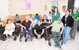 En el marco del Día del Abuelo, la alcaldesa Sari Pérez Cantú visitó el Asilo de Ancianos Emmanuel.