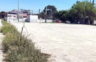 Actualmente se encuentra llena de hierba y en malas condiciones